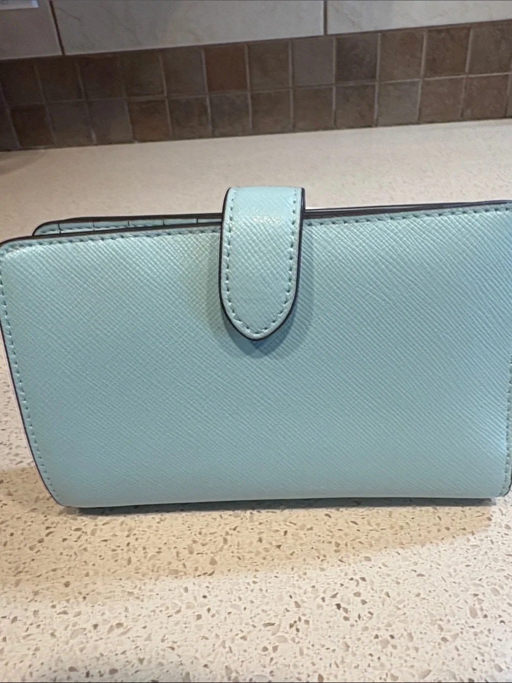 kate spade NWOT Darcy Mint Green Saffiano Leather Wallet with Gold Logo